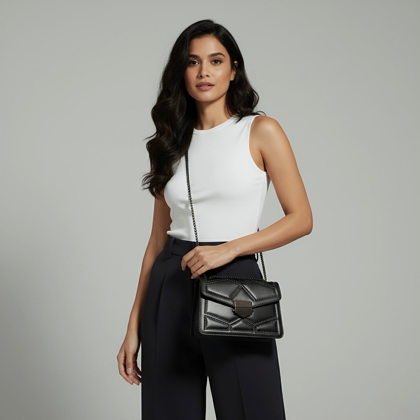 Elegant Aura Crossbody Bag – Chic Chain Strap & Luxurious Leather | Rotta