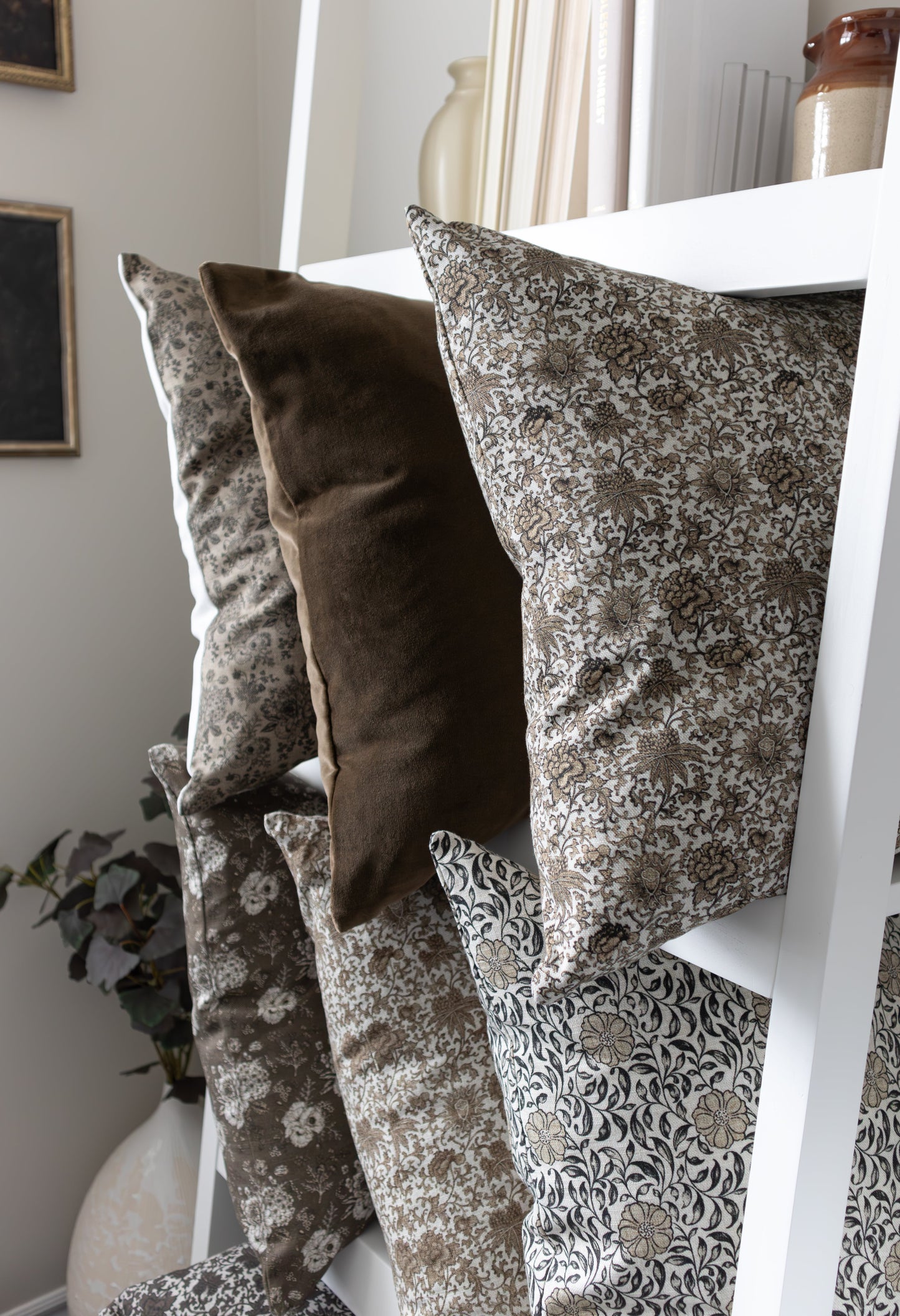 Elysia | Vintage Floral Pillow Cover