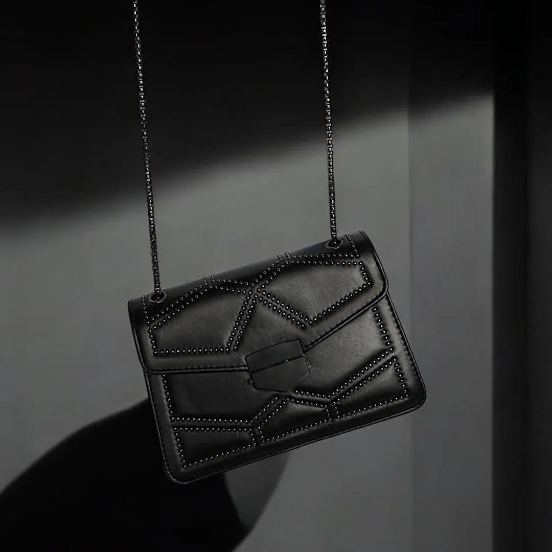 Elegant Aura Crossbody Bag – Chic Chain Strap & Luxurious Leather | Rotta