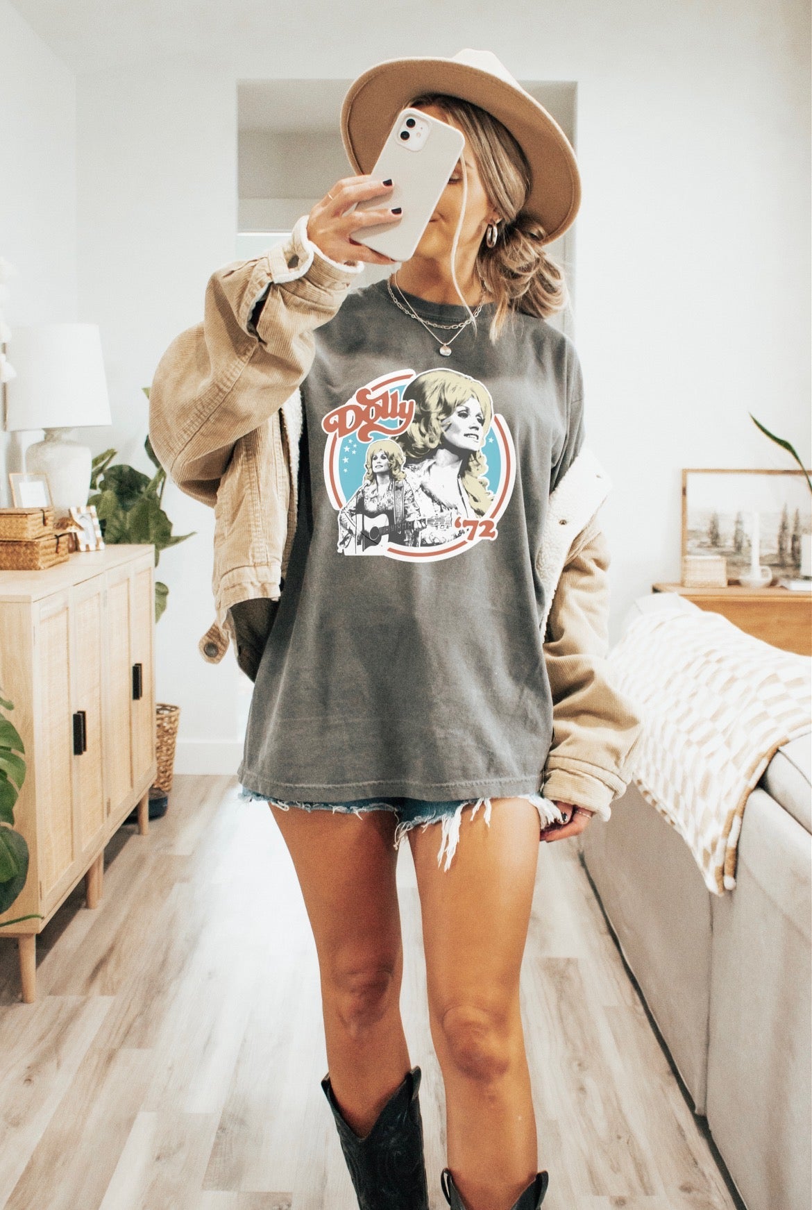 Vintage '72 Dolly - Comfort Tee-1