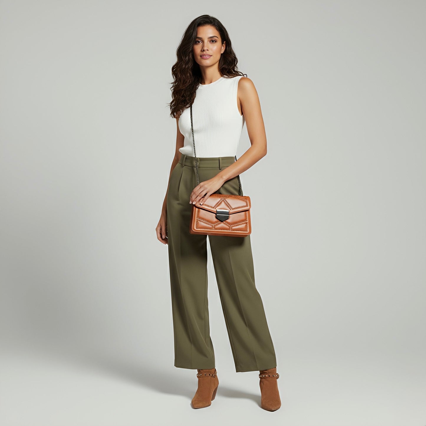 Elegant Aura Crossbody Bag – Chic Chain Strap & Luxurious Leather | Rotta