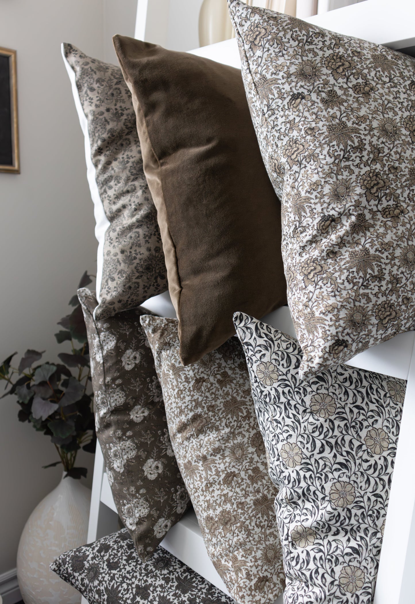 Isadora | Vintage Floral Pillow Cover